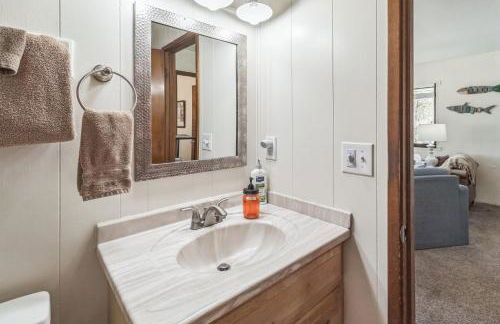 Cozy Cabin Retreat with Scenic Views cabin - Foto 25