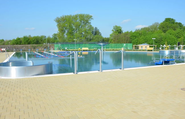 Comfortable Detached House With Large Garden - Photo 16