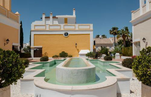 Townhouse in first line beach, Bahia de Marbella, Marbella - Photo 17