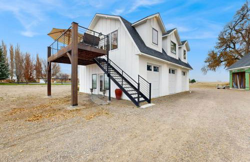 Home with Farmstyle Loft and Views, Mins to Dtwn - Foto 14