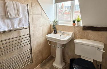 Characterful Cottage - Sleeps 6 - Parking - High Street - Photo 25