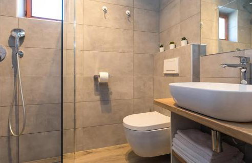 Gorgeous Home In Porec With Wifi - Photo 13