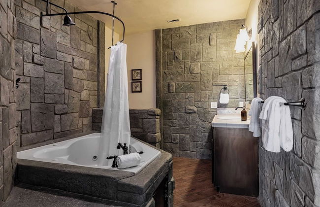 Wilson Creek Manor By Avantstay Sleeps 10! Amazing Estate w/ Pool & Game Room - Photo 26