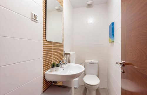 Piscina, patio privado y aparcamiento - Foto 20