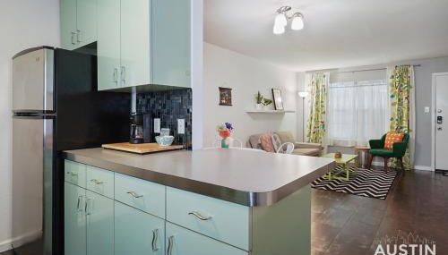 Chic Poolside Homebase Steps from South Congress - Foto 3