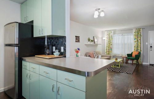 Chic Poolside Homebase Steps from South Congress - Foto 3