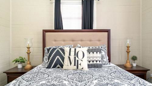 Charming and Historic Bungalow Near All - Foto 5