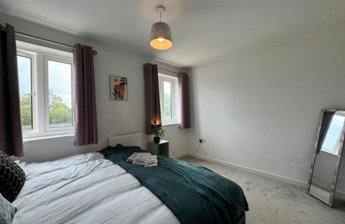 Bolehyde House, Sleeps 6, 3 Bedrooms, North Swindon location, Parking - Foto 5