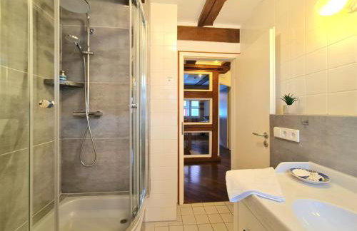 AVAHOME: Haus für 16, WLAN, Parkplätze, Netflix, Nespresso - Foto 29