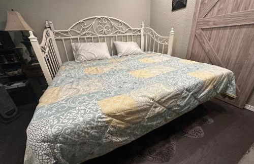 Nestled in a peaceful neighborhood - Foto 17