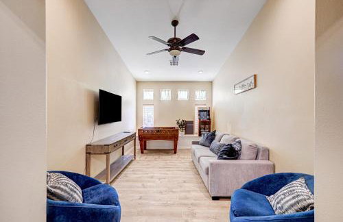 Luxury 6 BR Home Large Pool & Spa with Grassy Yard - Photo 26