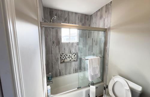 Private Home - #RedwoodSkyWalkRetreat - 5BD, Pro Pool Table, BBQ, Foosball, Darts, Fireplace, Movie Projector, Stereo, Cotton Bedding - Foto 16