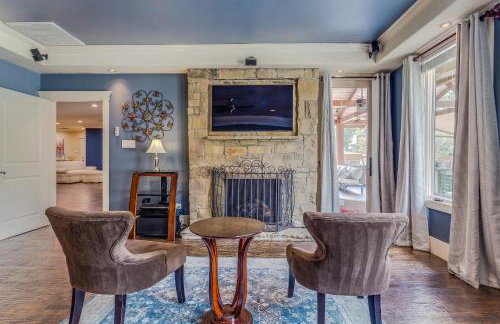 DFW Large Vacation Retreat with Private Pool and Hot Tub - Foto 42