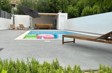 "Heaven on earth" with pool - Photo 45