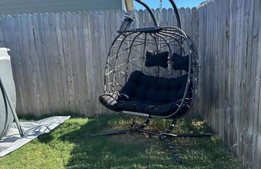 Cozy Stay with Pool Relax with Easy Access to Highway - Foto 57