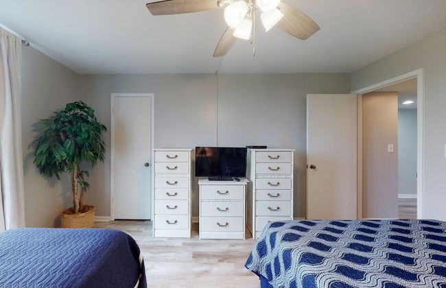 Romar Tower Condos - Photo 14