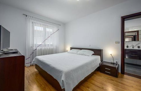 Villa Luna Tinjan, Pool and Wellness - Photo 15