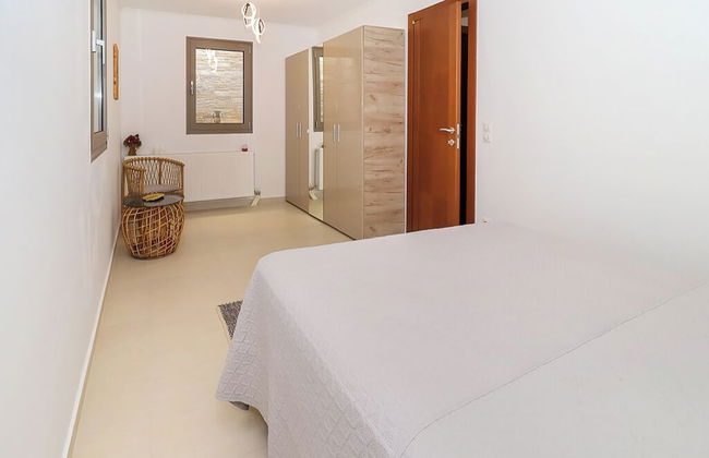 Luxurious 4-bedroom Villa With Private Pool in Kassandra, Halkidiki - Photo 11