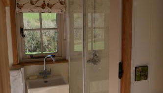 Snug Oak Hut with a view on a Welsh Hill Farm - Foto 3