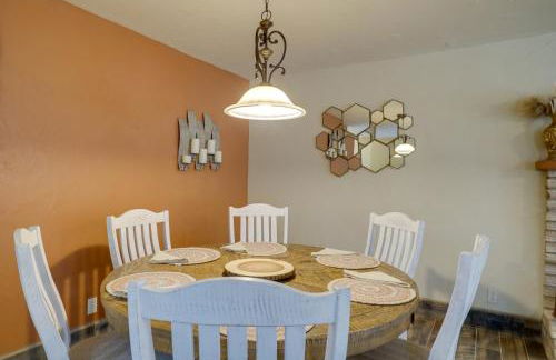 Chic Silver City Getaway with Patio and Gas Grill - Foto 8