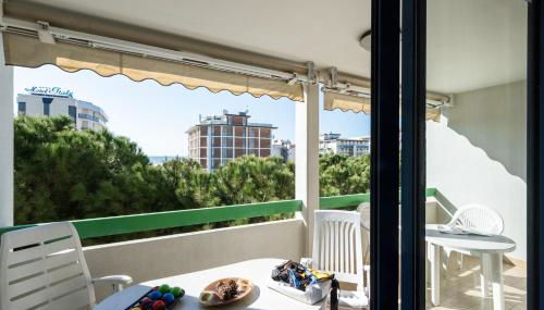 Welcoming Apartment With Balcony Near the Beach - Photo 2, furniture