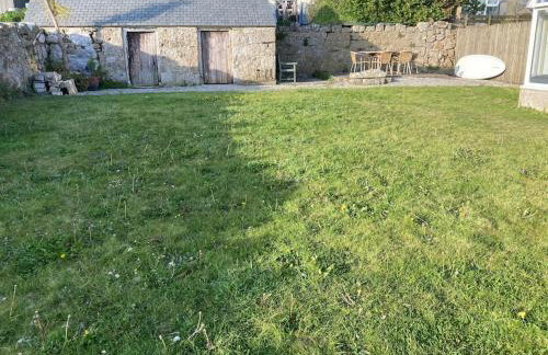 Lovely spacious flat with sea views, sunsets, garden and woodburner - Photo 11