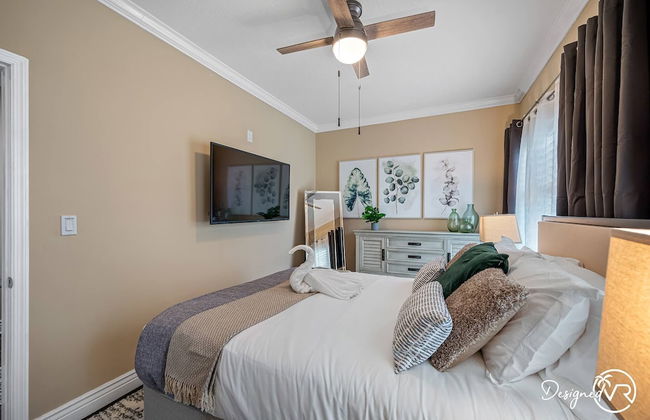 8BR Villa with Heated Pool Near Beach - Foto 19