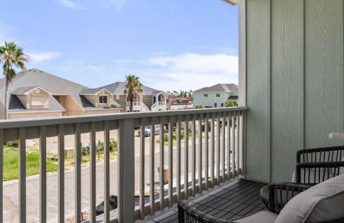 Stylish Townhouse with BBQ, Pool & Near Beach - Foto 9