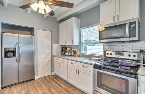 Bright Pinellas Park Getaway with Private Pool! - Foto 9