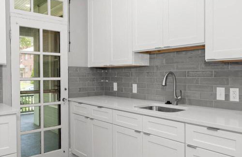 Entire Main level of Beautiful Historic Home - Foto 13