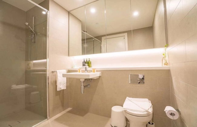 Luxury Skyrise 2bed2bath APT in Olympic Park - Photo 14