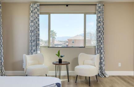 Desert Eden by Avantstay 6BR w/ Ensuite Backyard Oasis w/ Pool & Hot Tub! - Foto 38