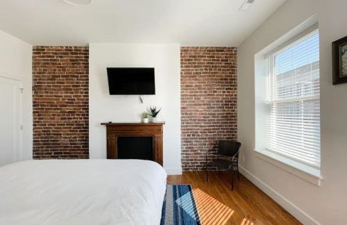 Historic 1900s Townhome with a Modern Flair - Foto 24