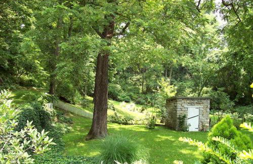 Spacious Cottage Rental with Creek Views near Harrisburg and Hershey, Pennsylvania - Foto 7