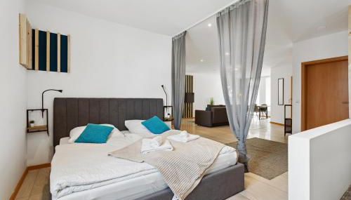 Groß, modern, vollausgestattet, gemütlich mit Küche und Parkplatz für Urlaub oder Business - Foto 4, towels, wardrobe