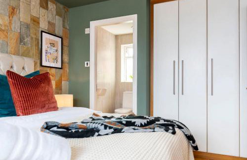 Stunning Bishop Auckland House with 5-bedrooms & 8 Beds Sleeps 12 with Free Parking by PureStay - Foto 42