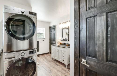 Arkansas Retreat with Deck, Fire Pit and Mtn Views! - Foto 12