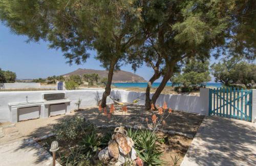 Wave Lullaby, Peaceful Beachfront Retreat in Paros - Photo 13