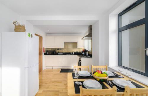 Modern 2-Bedroom, 2-Bathroom Apartment with Balcony in Hoxton Sleeps 6 - Foto 5
