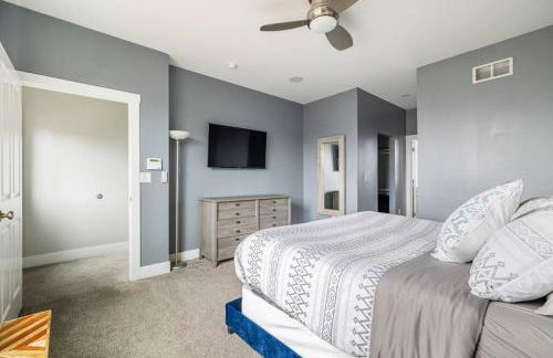 Family-Friendly 4BR Retreat Sleeps 12, Private Yard, Garage, Close to Stadiums, Casino & Downtown - Foto 29