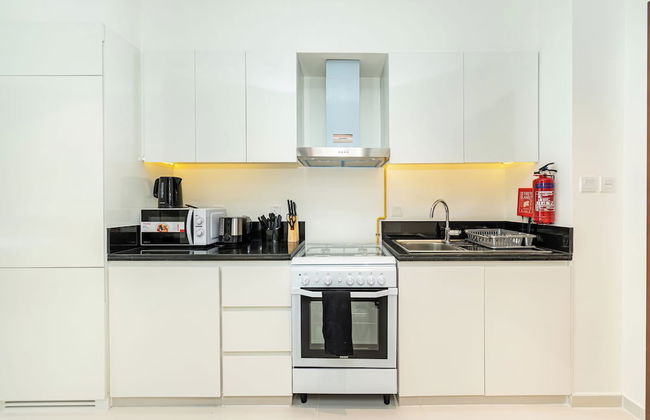 Luxury StayCation - Studio in Damac Hills with Balcony and Golf Views - Foto 10