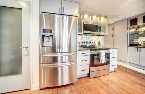 Waterfront Cleveland Apt about 1 Mi to Downtown - Foto 8