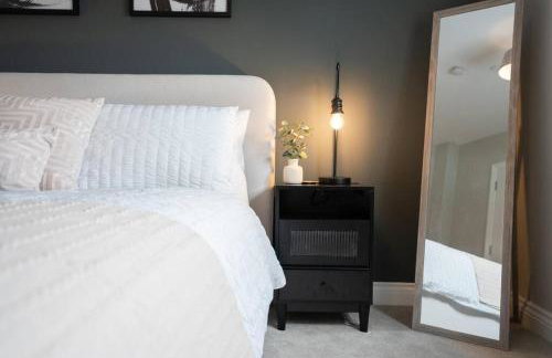 Luxury 1-Bed Flat - Free Parking - Photo 4