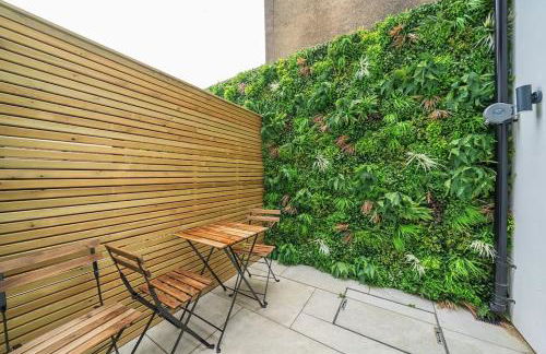 The Solo Haven 20 Min to Central - Photo 7