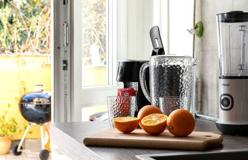 Patio & Parking - Self check-in & Remote access - Foto 11