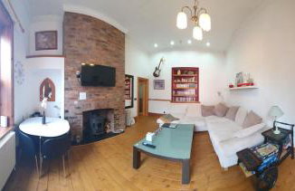 FREE DOG STAY - LARGE APARTMENT - FREE PUBLIC PARKING BEDROOM TV, WALK in SHOWER - FULL Kitchen - NETFLIX - Super Fast WiFi - DVD's-Welcome Tray - No Deposits - Just Meters from Gavin n Stacey Film House - Foto 42
