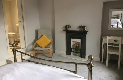 40 Newgate Barnard Castle -Central Location - Court Yard - Dog Friendly - Sleeps 7 - Wood Burner - Complimentary Logs & Wine - Smart TV - Foto 2