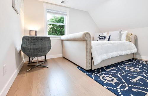 Renovated & Sophisticated Home Near Beach & Shops! - Photo 61