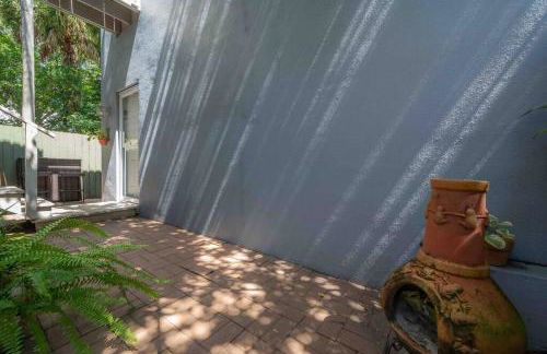 Nawlins vibe with rooftop verandah near Riverwalk and downtown - Foto 50