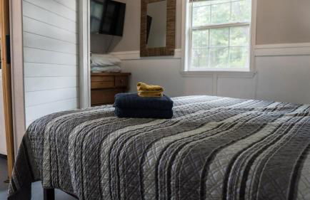 Sister Lake Cottages - Unit 1 - Photo 12